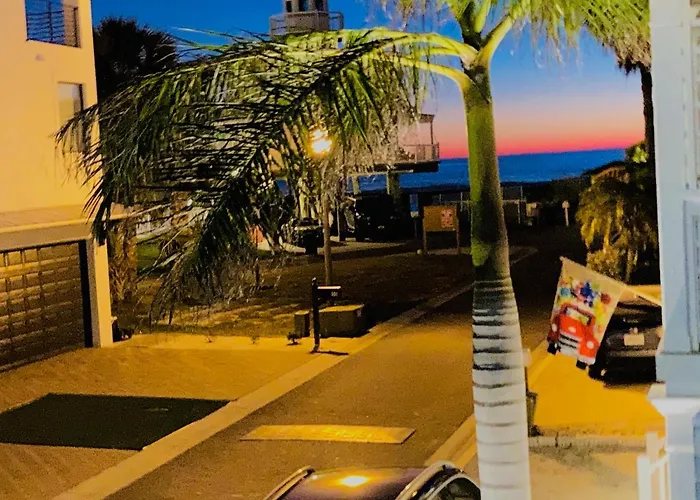 Michaels Surfside Apartment *