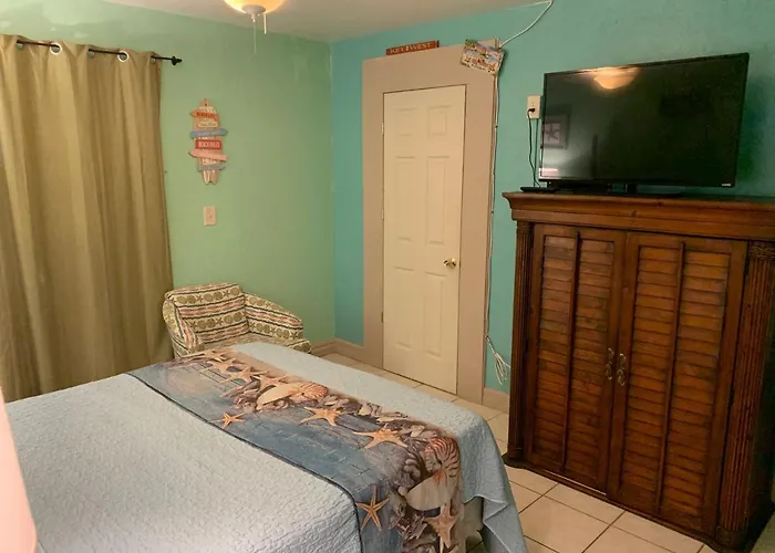 Michaels Surfside Apartment *